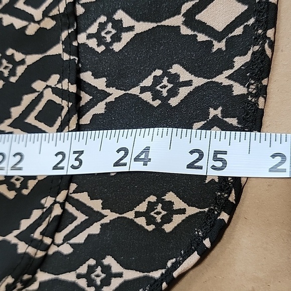 Pink Rose SIze S Black with Tan Pattern Short Cuffed Sleeve Blouse Exc Used Cond - Picture 9 of 11